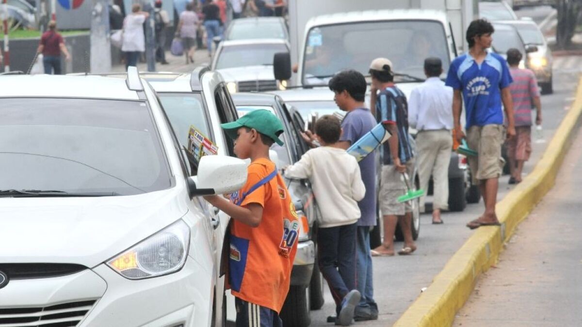 NIÑOS DE LA CALLE EN PELIGRO CONSTANTE